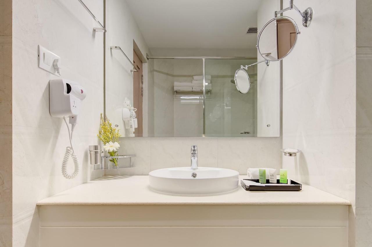 Hotel Sterling Guruvāyūr Zewnętrze zdjęcie